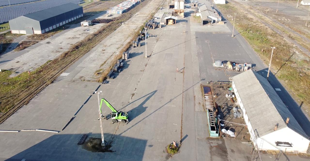 Territory and buildings photo 11