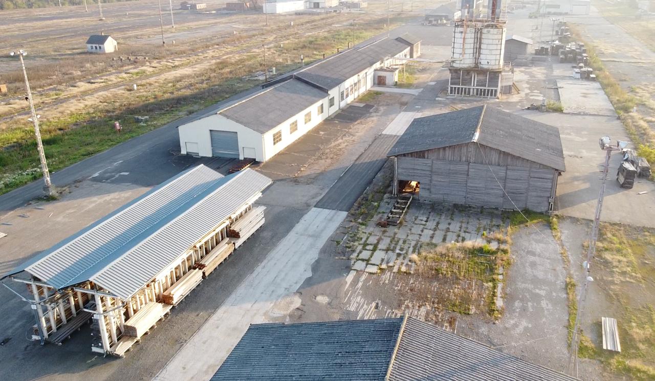 Territory and buildings photo 8