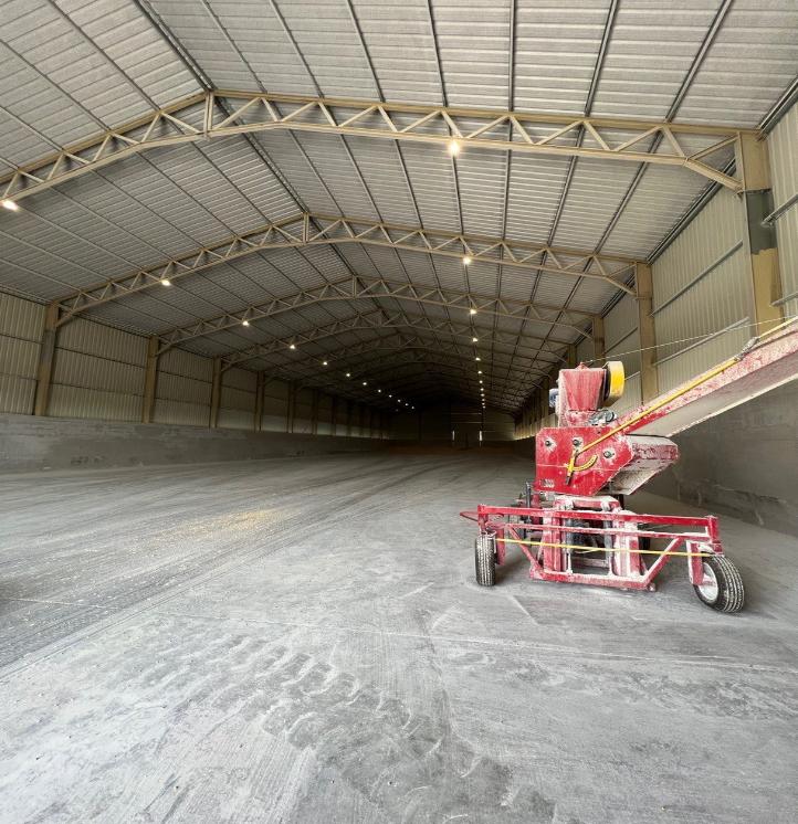 Covered production or storage hall